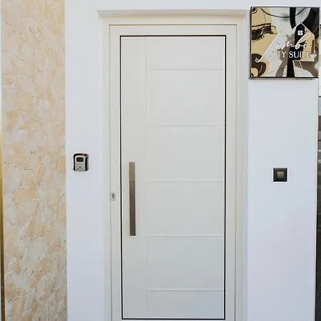 Lambi Apartment Kos Town